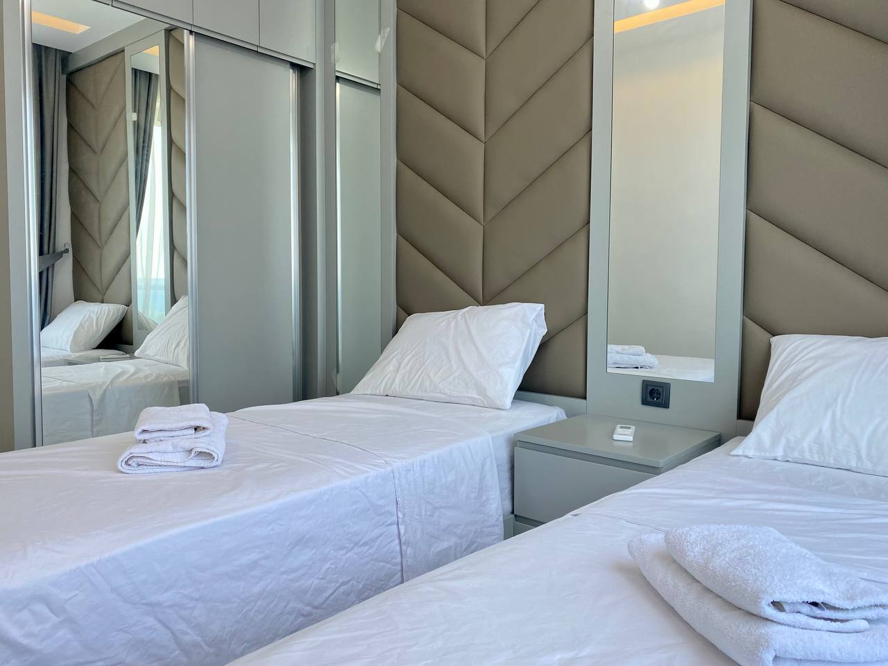 N°11 - Boutique 16 - 2 Bedrooms Sea Front, 6 People, Ultra Luxury