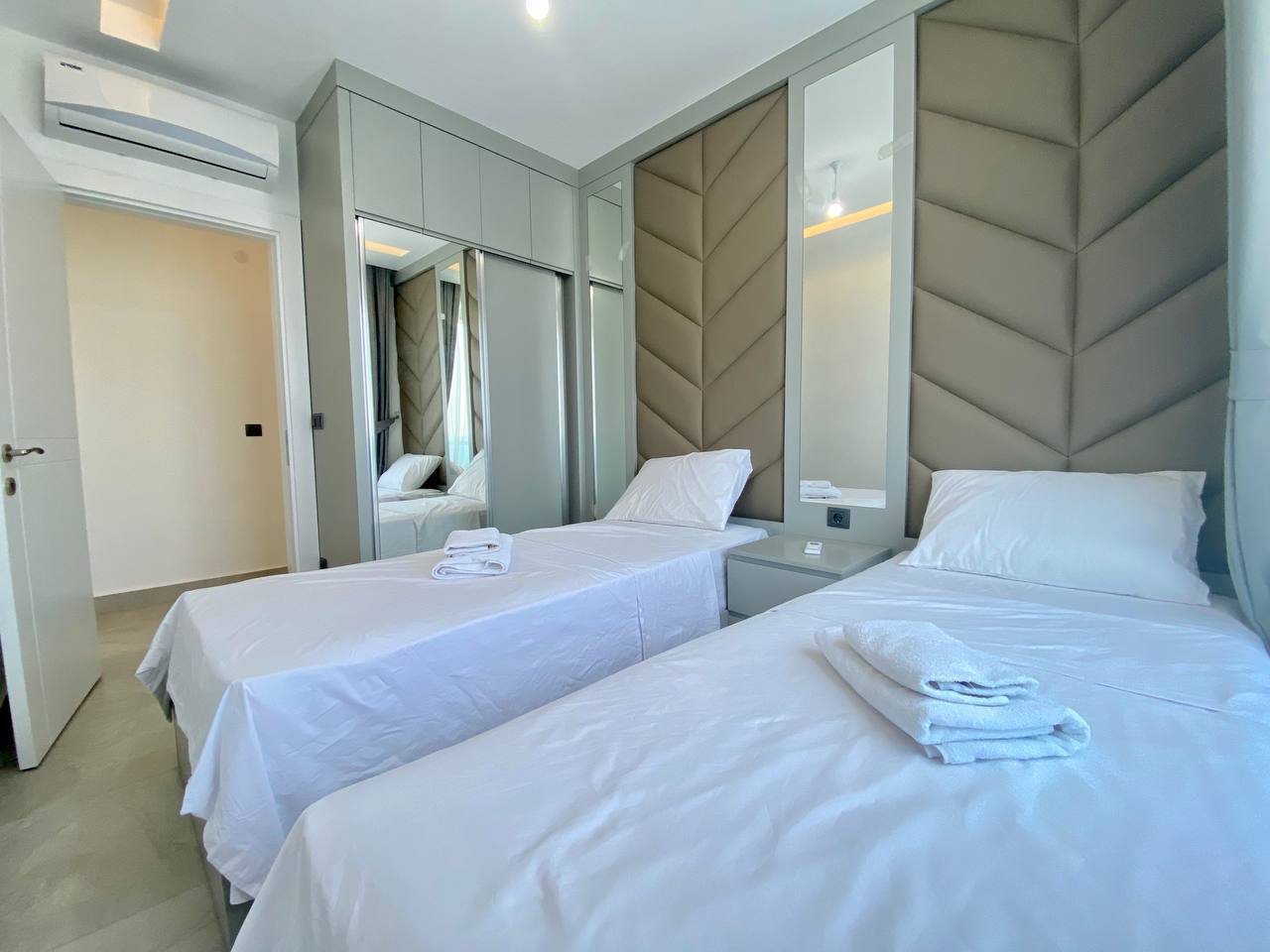 N°11 - Boutique 16 - 2 Bedrooms Sea Front, 6 People, Ultra Luxury