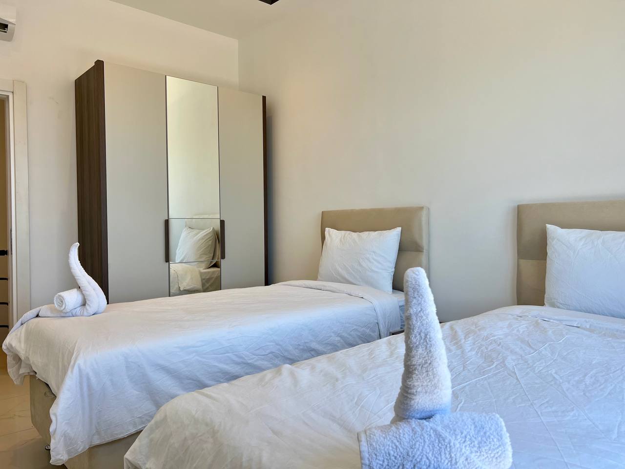N°A27 - Salam Résidence 2 - Magnificent 3 Bedroom Duplex, Sea View and Mosque!