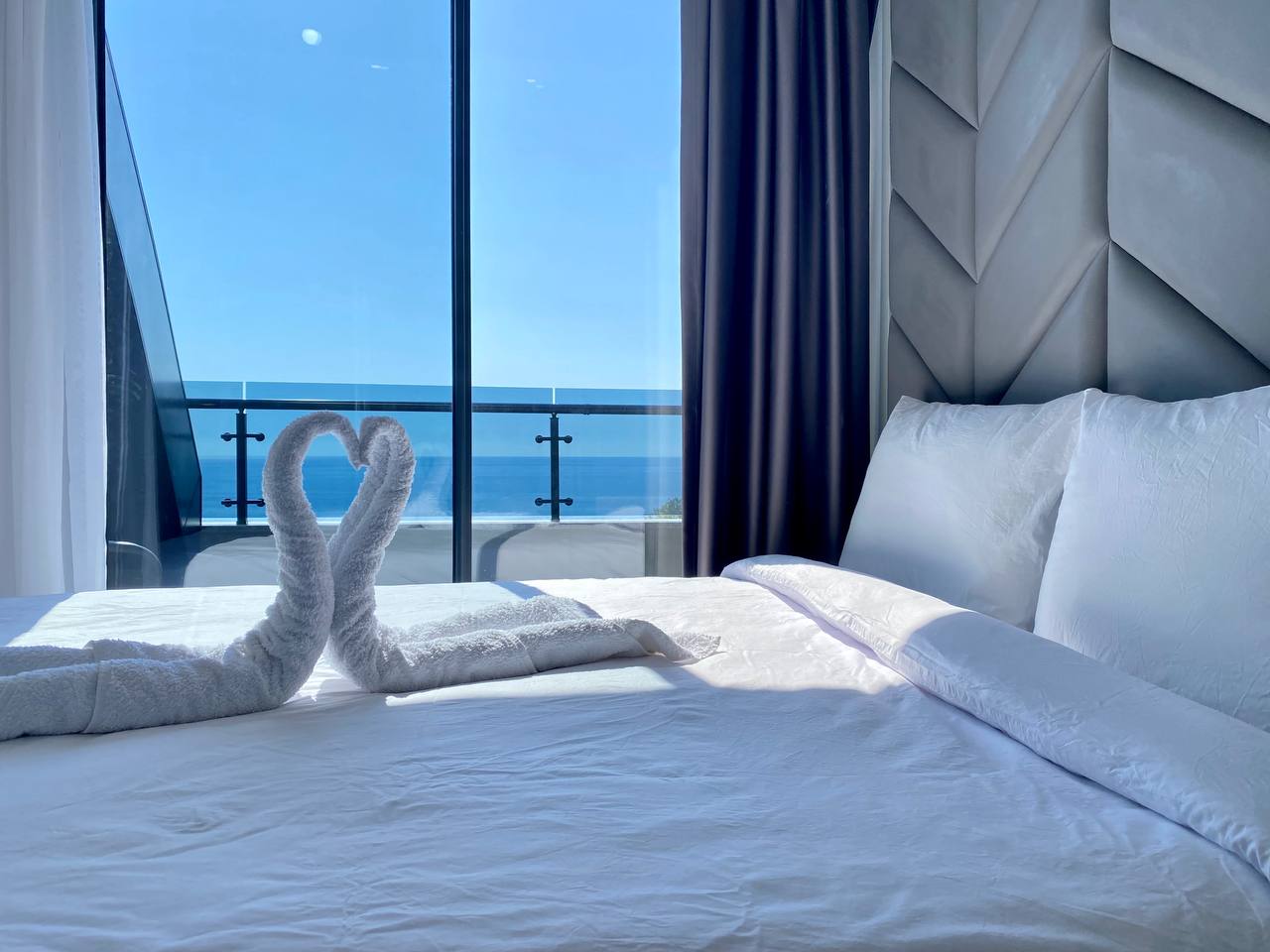 N°23 - Boutique 16 - Duplex Sea Front, Sleeps 8, Ultra Luxury