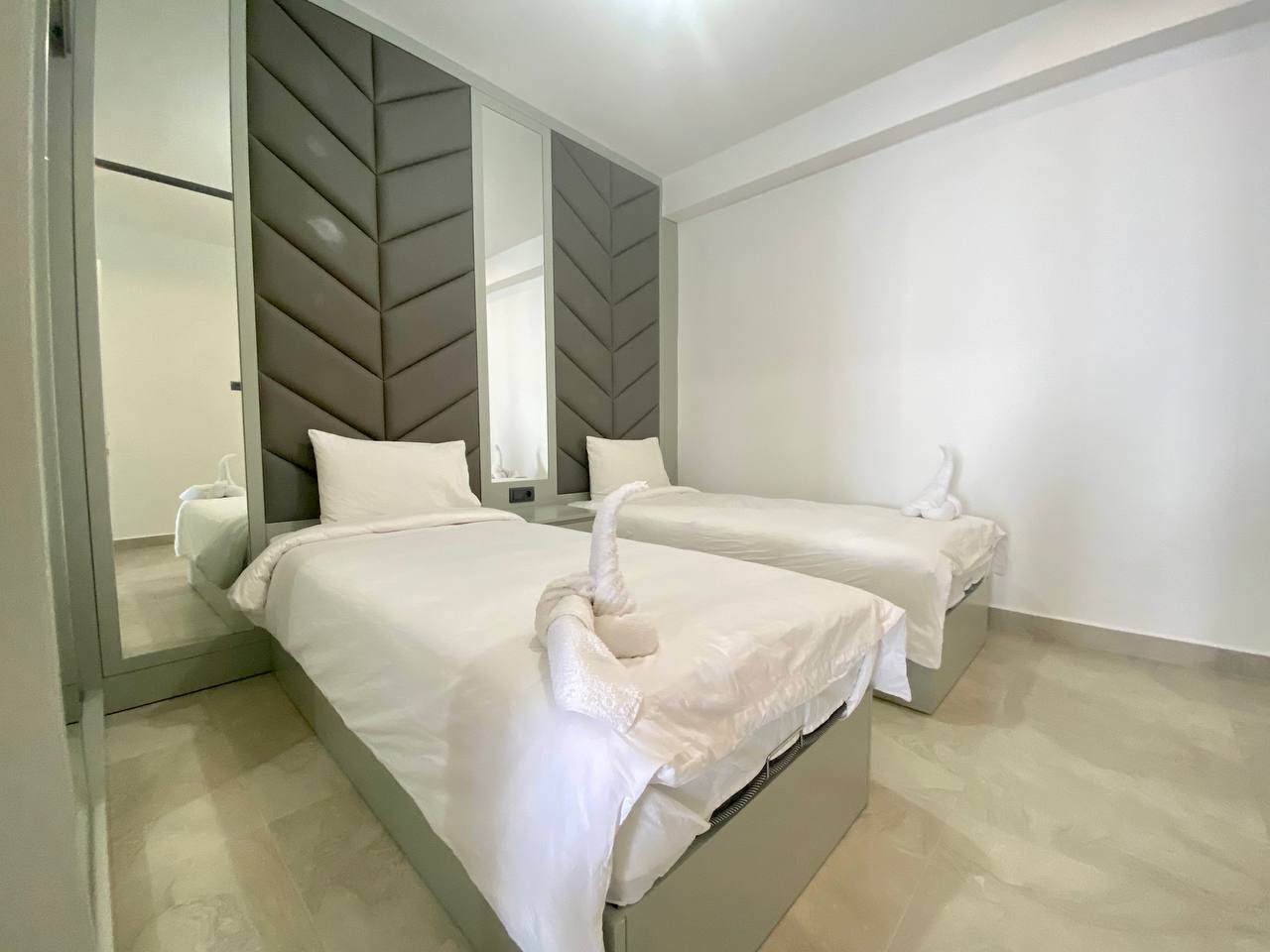 N°23 - Boutique 16 - Duplex Sea Front, Sleeps 8, Ultra Luxury