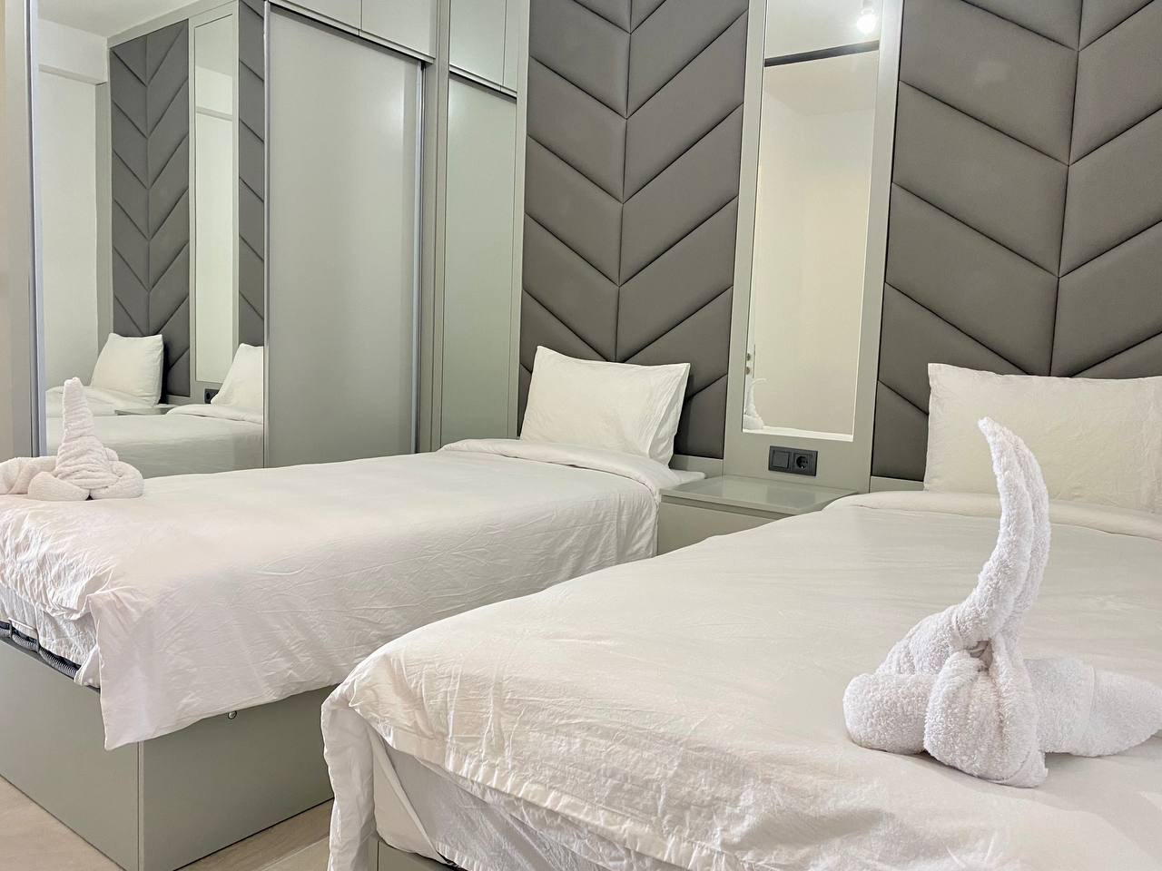 N°23 - Boutique 16 - Duplex Sea Front, Sleeps 8, Ultra Luxury