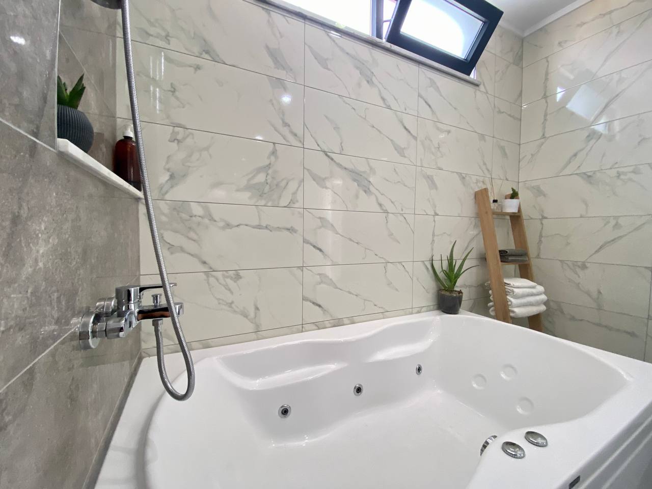 N°45 - Salam Résidence - 3 Chambres avec Jacuzzi Vue Mer, Piscine et Site Antique